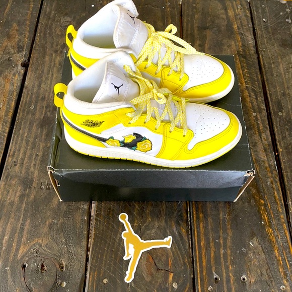 💢SOLD💢AIR JORDAN 1 MID GS
"Dynamic Yellow" youth 2 - Picture 2 of 9